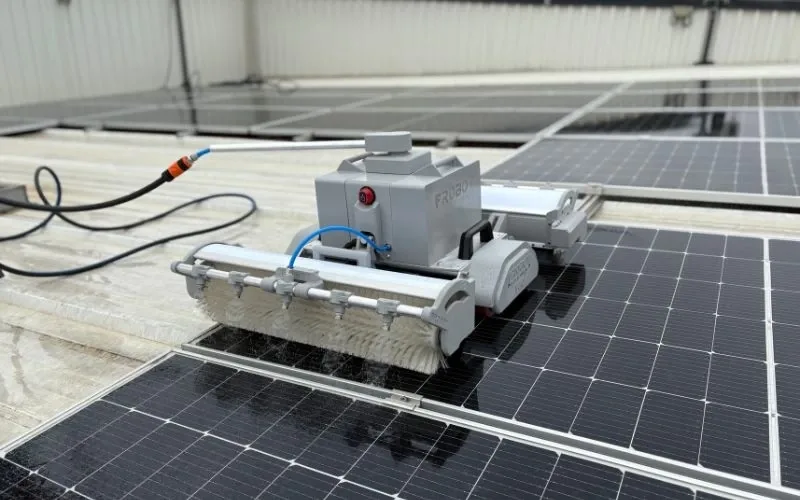 What Is a Solar Panel Cleaning Robot and How to Choose One